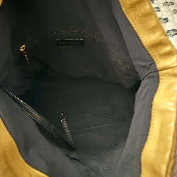 Chanel Tote - Picture 2 of 13